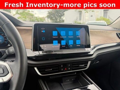 Used 2024 Volkswagen Atlas SE FWD image 9