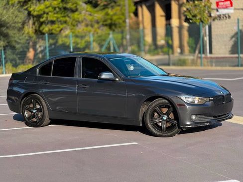 Used 2014 BMW 320i Sedan RWD image 4