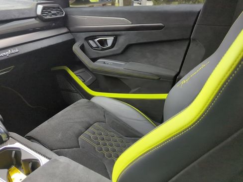 Used 2024 Lamborghini Urus Performante image 11