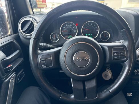 Used 2017 Jeep Wrangler Unlimited Rubicon image 14