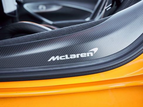 Used 2025 McLaren Artura Spider RWD image 43