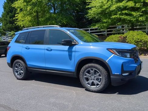 Used 2024 Honda Passport TrailSport image 2