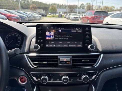 Used 2018 Honda Accord Touring image 23