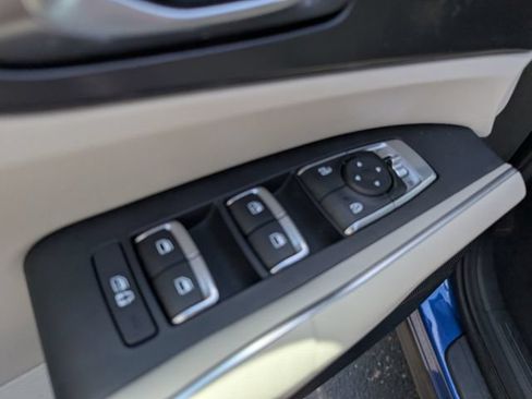 Used 2022 Kia Sorento S w/ Panoramic Sunroof Package FWD image 15