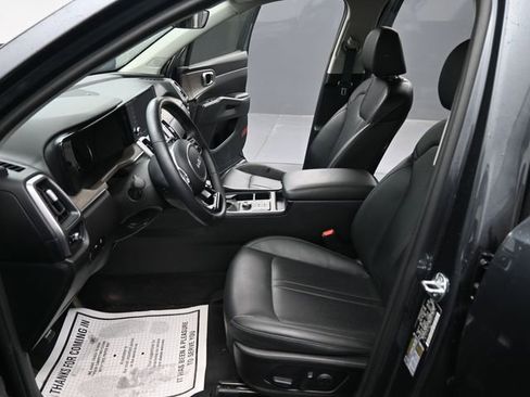 Used 2023 Kia Sorento S image 13