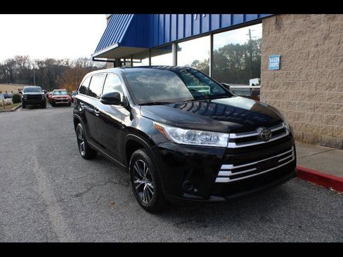 Used 2019 Toyota Highlander LE image 1