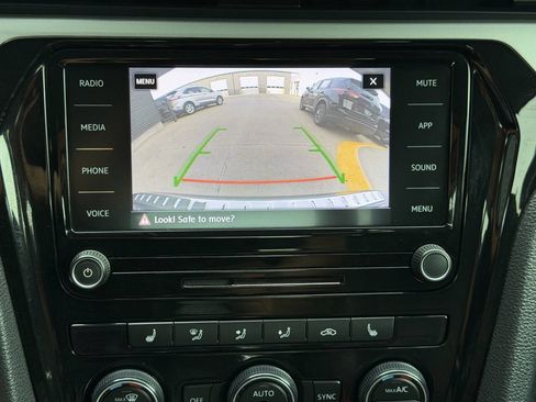 Used 2021 Volkswagen Passat 2.0T SE image 28