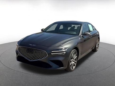 Used 2025 Genesis G70 2.5T image 8