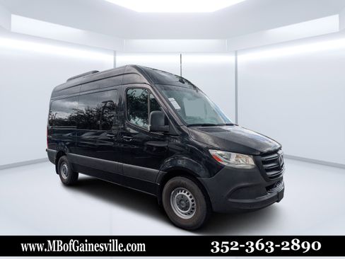 Used 2021 Mercedes-Benz Sprinter 2500 image 1