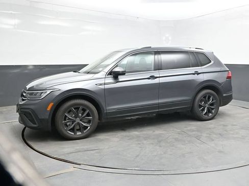 Used 2023 Volkswagen Tiguan SE AWD/4WD image 3
