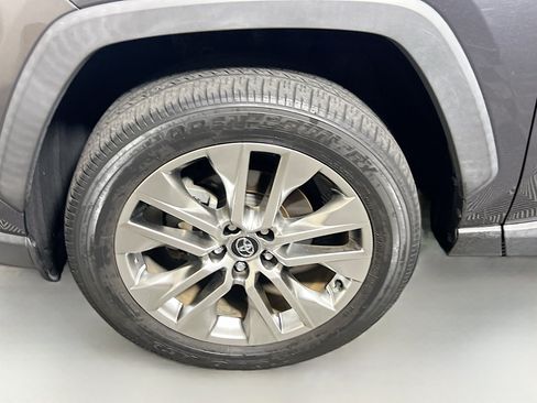 Used 2020 Toyota RAV4 XLE Premium FWD image 13