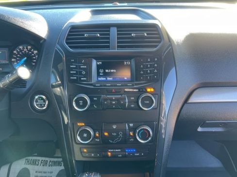 Used 2018 Ford Explorer XLT image 43