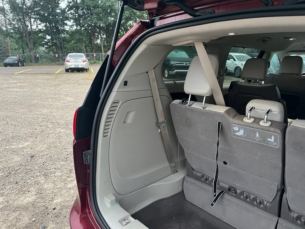 Used 2019 Chrysler Pacifica Touring-L FWD image 13