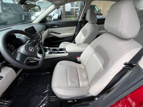 Used 2025 Nissan Altima 2.5 SV FWD image 27