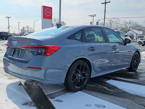 Used 2023 Honda Civic Sport image 4