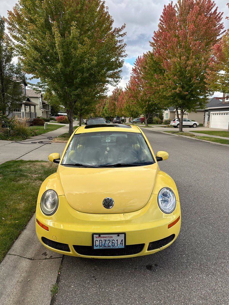 Used 2010 Volkswagen Beetle Coupe FWD image 2