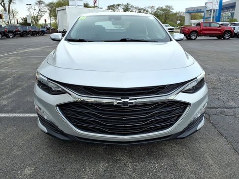 Used 2020 Chevrolet Malibu LT w/ Leather Package FWD image 2