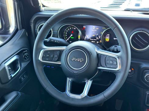 Used 2023 Jeep Wrangler Unlimited Rubicon 4xe image 24