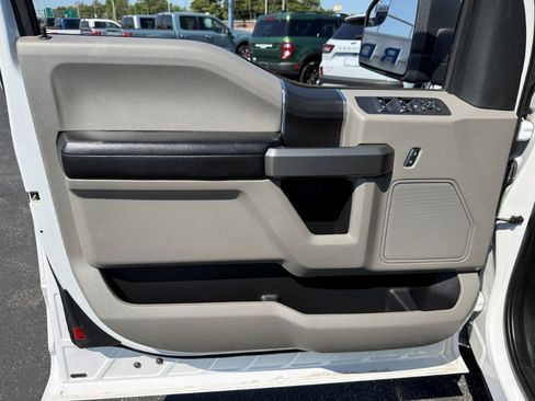 Used 2019 Ford F150 XLT w/ Trailer Tow Package RWD image 12