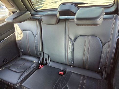 Used 2023 Ford Expedition Platinum RWD image 8