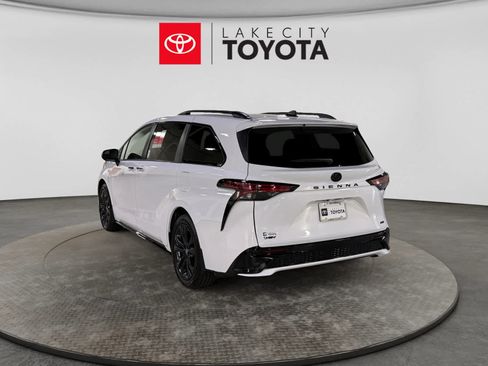 New 2026 Toyota Sienna XSE FWD image 4