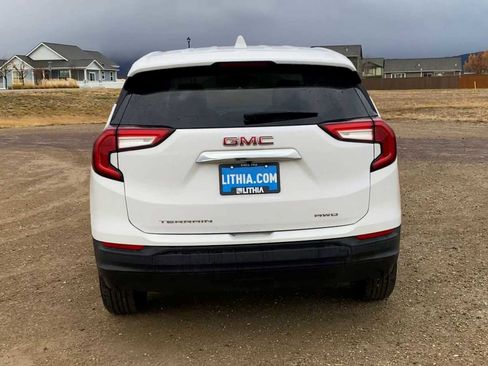Used 2024 GMC Terrain SLE image 7