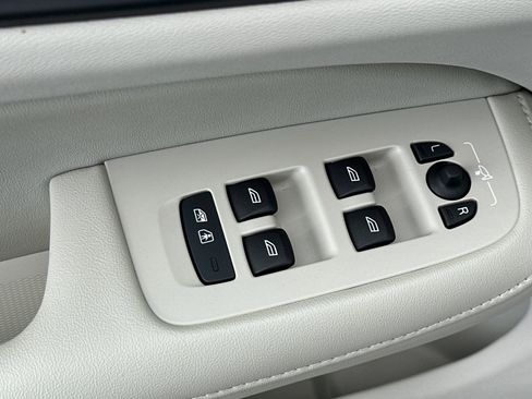 Certified 2024 Volvo S60 B5 Ultimate w/ Climate Package image 16