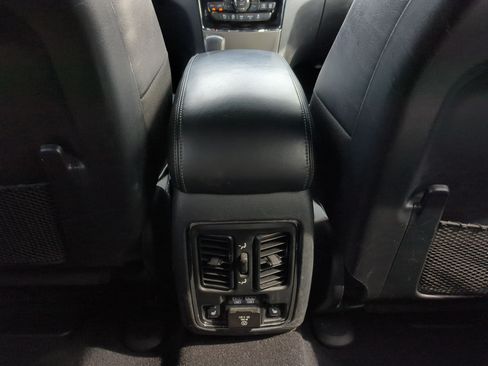 Used 2020 Jeep Grand Cherokee Overland AWD/4WD image 29