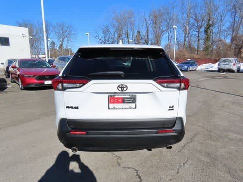 Used 2022 Toyota RAV4 LE image 5