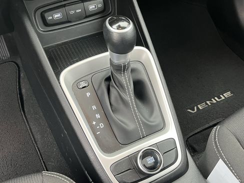 Used 2022 Hyundai Venue SEL image 23