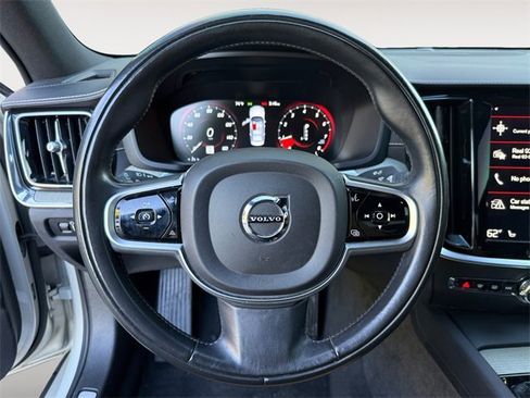 Used 2019 Volvo S60 T5 Inscription image 16