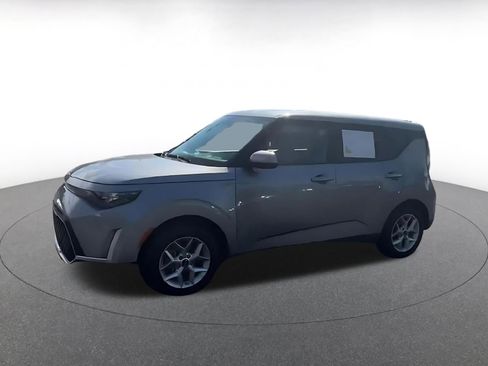 Used 2025 Kia Soul LX w/ LX Technology Package FWD image 7