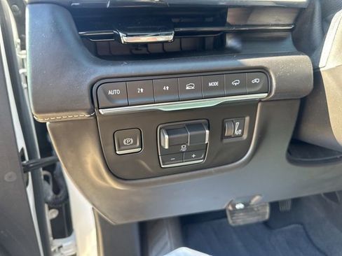 Used 2022 Cadillac Escalade Premium Luxury Platinum image 16