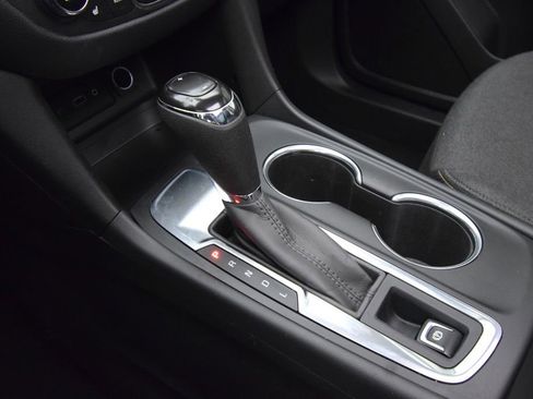 Used 2021 Chevrolet Equinox LT image 24