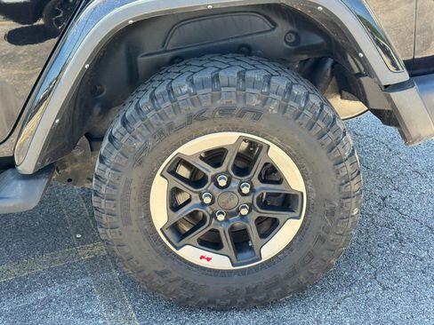Used 2021 Jeep Wrangler Unlimited Rubicon w/ Dual Top Group AWD/4WD image 9
