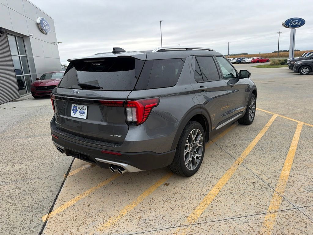 Used 2025 Ford Explorer Platinum w/ Ultimate Package AWD/4WD image 7