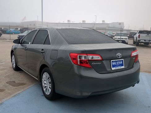 Used 2013 Toyota Camry LE image 6
