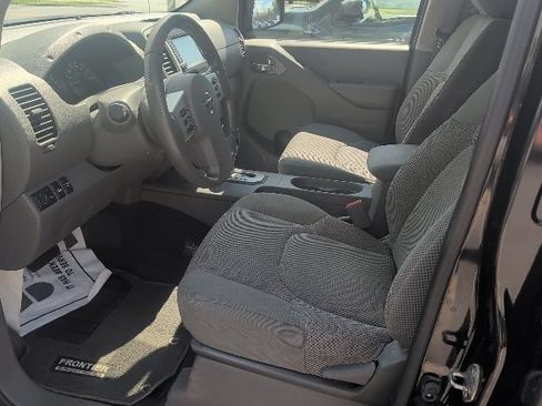 Used 2020 Nissan Frontier SV w/ Midnight Edition Floor Mats AWD/4WD image 9