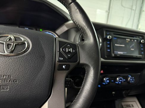 Used 2017 Toyota Tacoma SR5 w/ Tow Package AWD/4WD image 25