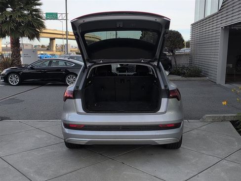 Used 2023 Audi e-tron Premium Plus w/ Premium Plus Package image 7