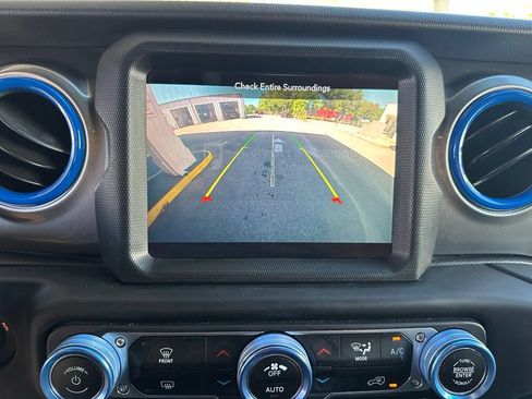 Used 2020 Jeep Wrangler Unlimited Sahara AWD/4WD image 25