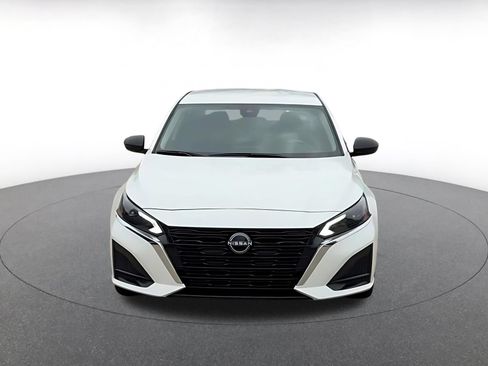 Used 2025 Nissan Altima 2.5 SV FWD image 4