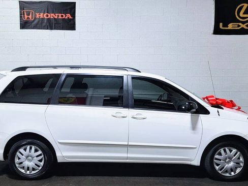Used 2007 Toyota Sienna CE w/ CE Pkg 1 FWD image 2