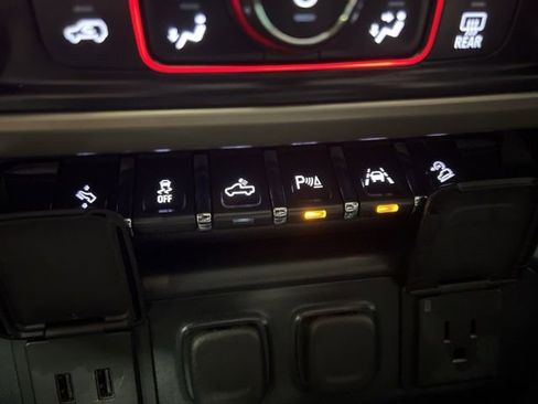 Used 2016 GMC Sierra 1500 Denali w/ Enhanced Driver Alert Package image 35