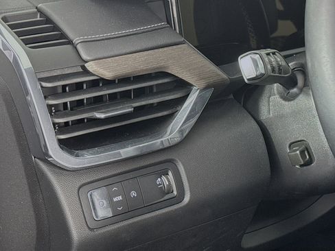 Used 2024 GMC Acadia Denali image 10