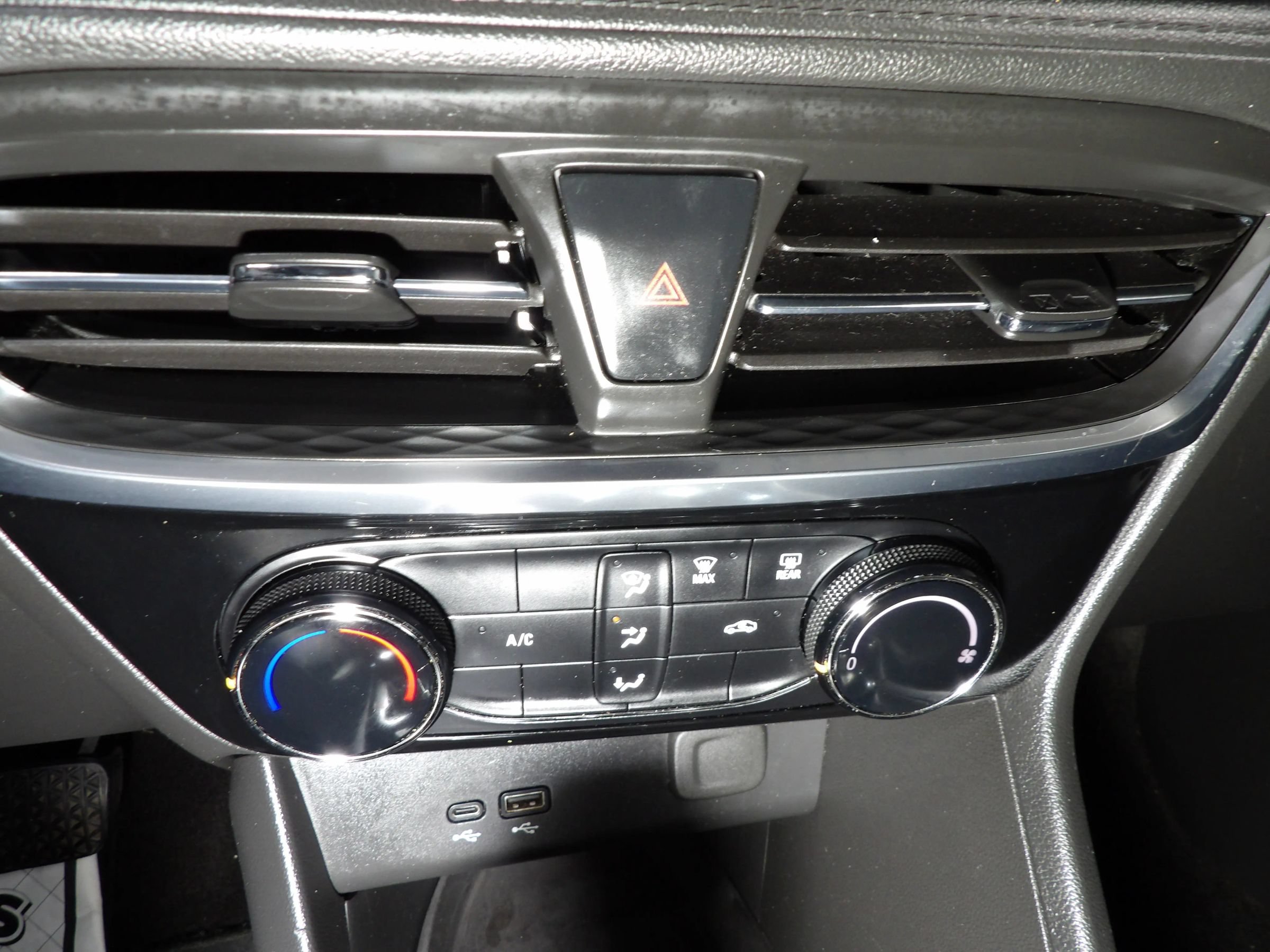 Used 2024 Buick Encore GX Sport Touring FWD image 16