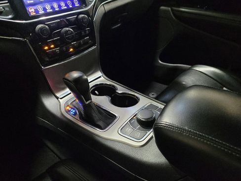 Used 2019 Jeep Grand Cherokee Limited w/ Luxury Group II AWD/4WD image 26