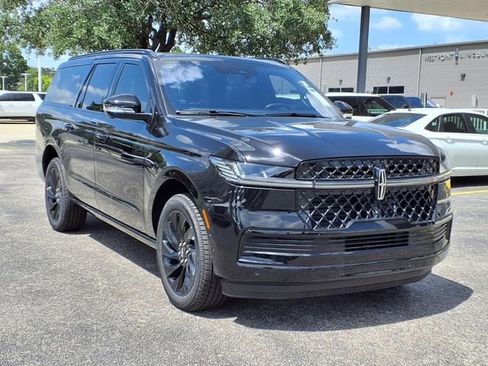 New 2025 Lincoln Navigator L Reserve w/ Jet Appearance Package AWD/4WD image 3