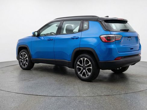 Used 2025 Jeep Compass Limited image 6