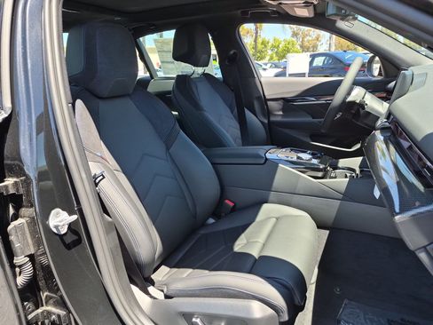New 2027 BMW i5 eDrive40 w/ Executive Package RWD image 33